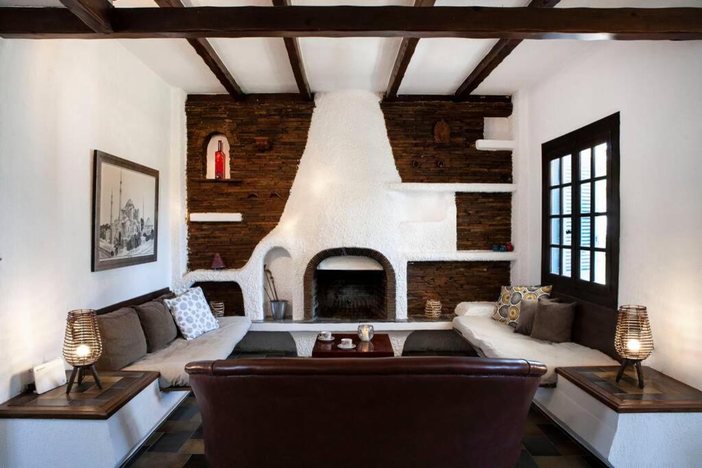 Villa Velissarios: Wonderful Villa Next To Beach Aegina Exterior photo